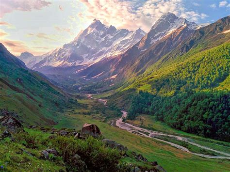Discover Dehradun: The Heart of the Doon Valley